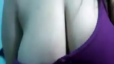 DESI INDIAN GF SHOWS GIANT TITIES