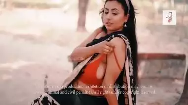 Moni Nude Saree Video