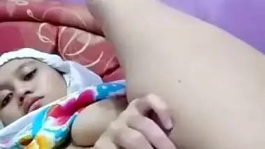 Desi cute hijabi girl show her sexy pussy