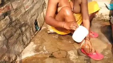 Indian Desi Aunty Topless Outdoor Bath Capture Radhika Bhabhi