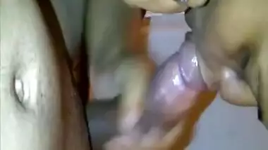 bhabhi blowjob while on phone