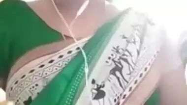 Tamil hot teacher showing her boobs and navel to her bf