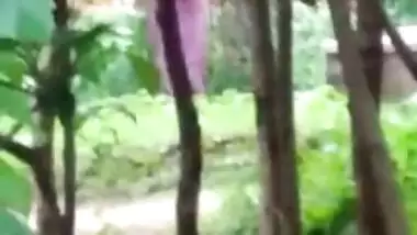 Desi bhabi aunty caught having shower outdoor