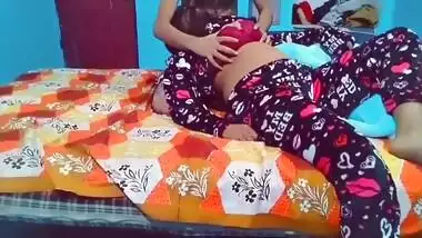 Desi Bhabi Dewar Ke Liye Chaye Pilai Fhir Dewar Ne Choda