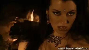 Bollywood Brunette Loves To Feel Sexy