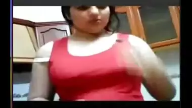 Desi Pune Girlfriend Teases Lover On Video Call By Fingering