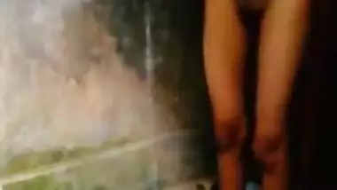 Sri lankan girl bathing hidden cam නාන හැටි හොරෙන් බලනව