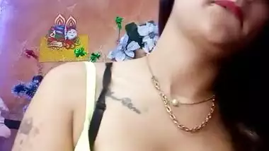 Pretty Babe pressing her boobs
