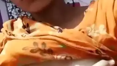 Desi teen showing her tight boobs and virgin pussy