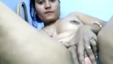 Desi big ass bhabhi fingering her pussy for lover!!