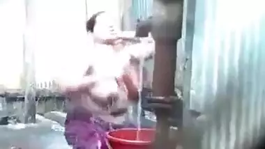 Desi mallu bath