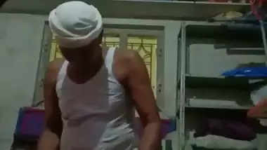 Old guy fucks a Rajasthani randi in the Indian xxx video
