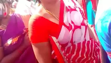 Madurai tamil hot saree view of sexy college girl in public