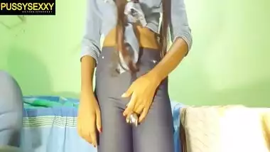 Sister Video Call Funසුදු මහත්තයා පුකේ අරින්න ආසයිද - Sri Lankan And Mini Pipes