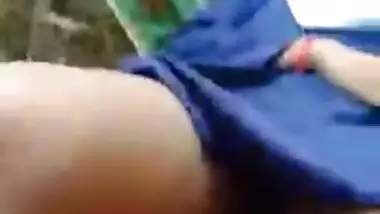 Desi teen show pussy outdoor in village sex XXX MMS