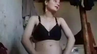 Beautiful Pakistani Dehati girl nude MMS