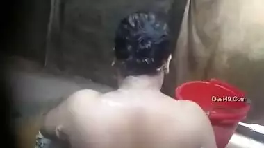 Desi Bhabhi Bathing Record In Hidden Cam