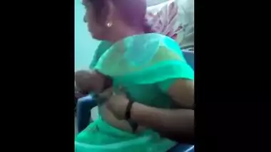 Tamil sex video of a woman in her lunch break