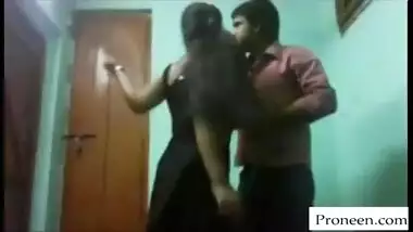 Odisha ki maid ko malik ne chod kar Hindi blue film banayi