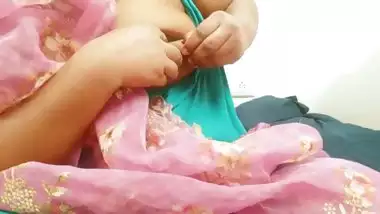 indian bhabhi sexy tits
