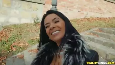 Romanian mom Shalina Devine gives stranger blowjob in the street