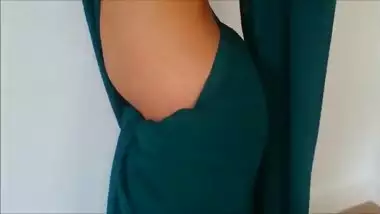 Bhabhi Shaking Her Ass In Sari - Movies....