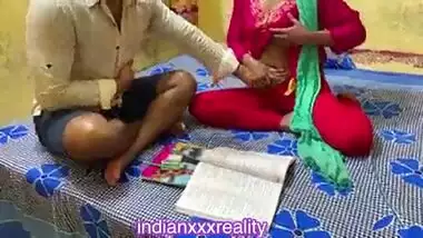 Sexy college girl ki senior batch mate se Hindi chudai bf