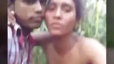 Desi girlfriend boyfriend boobs pressing outdoor