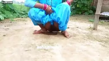 Desi village bhabi pee