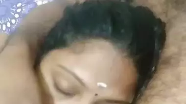 Mallu lady gives an erotic blowjob in a Malayalam sex video