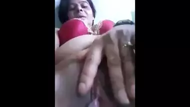 mature desi village house wife pussy fingering and squirting by self