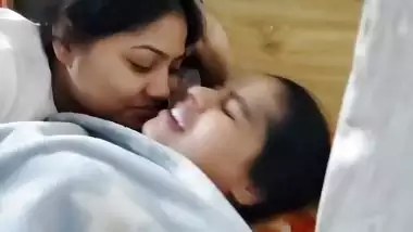 Horny lesbian chubby sisters playing with each other body