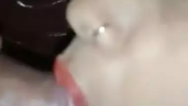 MMS footage of Desi babe who likes XXX sized dick fucking her mouth