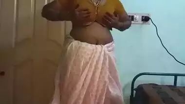 Hot Mallu Aunty Nude Selfie And Fingering For father in law