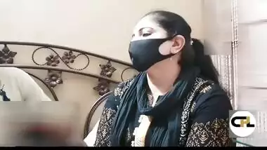 Big-assed Desi Bhabhi sucks husband's XXX penis instead of reading