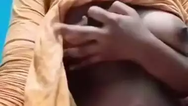 Desi Girl Record Her Boobs Video