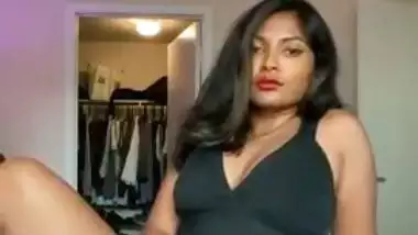 Brown NRI Indian Babe With Big Boobs Enjoying herself