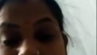 Naughty perverted Indian aunty naked in bathroom, XXX porn video MMS