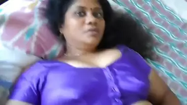 XXX video of Indian woman in purple sari giving head on camera