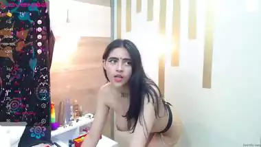 Beautiful Babe Showing her perfect round boobs Kya mast boobs Hai