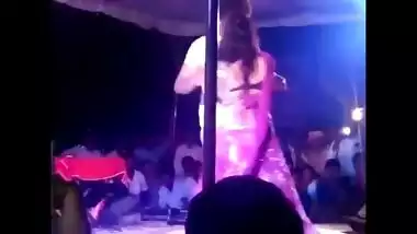 Desi girls very hot stage dance