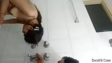 Exclusive- Desi Couple Bath After Sex