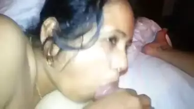 Desi maid sucking her boss’ dick while fingering