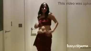 Indian Girl Kavya Sharma new sexy dance video