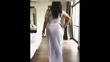 Gigantic Jiggling ass desi bhabi sexy Catwalk