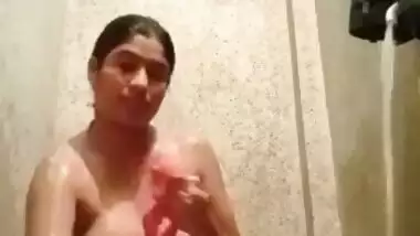 Bengali bhabhi bathing nude holi special