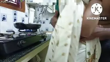 Mallu wife in Kerala saree