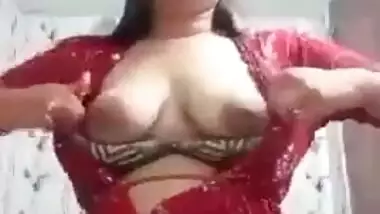 Pakistani girl naked boobs show selfie video