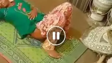 Desi maid having sex with servant