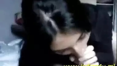 Sexy Pakistani Aunty Giving Erotic Blowjob